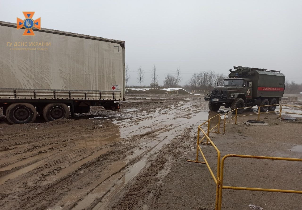 На автошляхах Кiровоградщини водiї вантажiвок потребували допомоги
