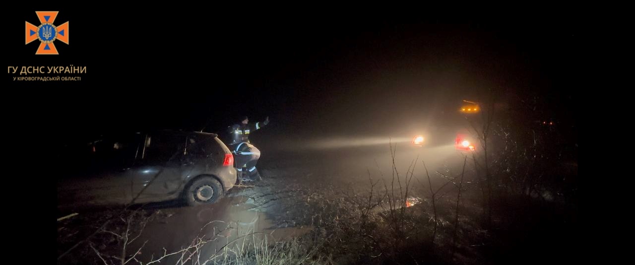 Автівки потрапили в скрутне становище на шляхах Кіровоградщини