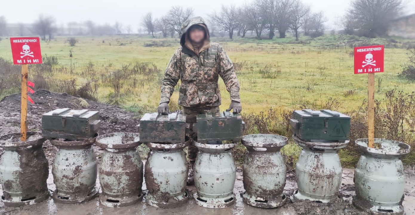 Вибухотехніки Кіровоградщини розміновують звільнені села Херсонської області