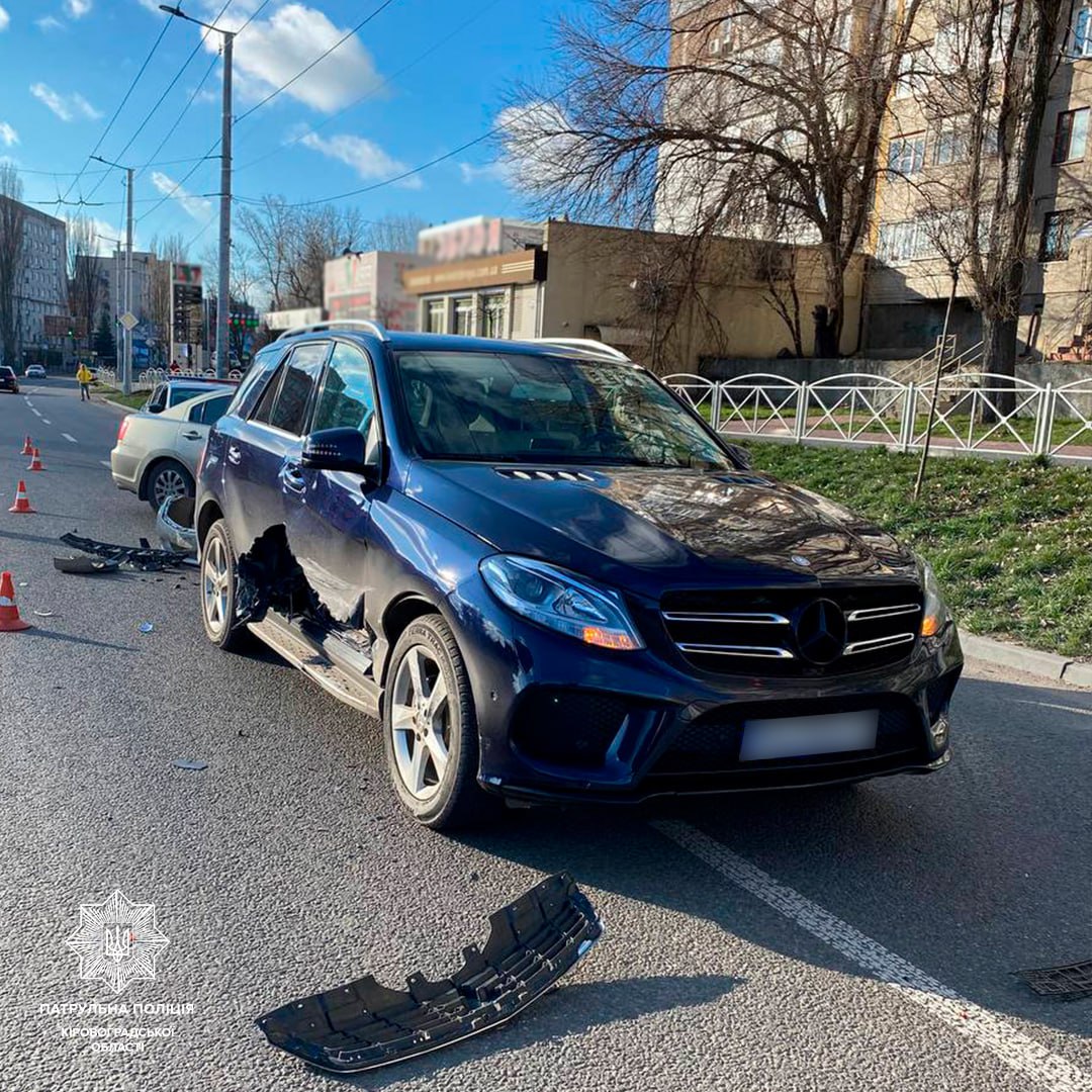 У Кропивницькому водій порушив правила і спричинив ДТП