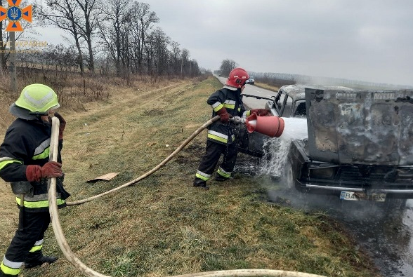 Пожежi будинкiв та автiвки гасили вогнеборцi Кiровоградщини
