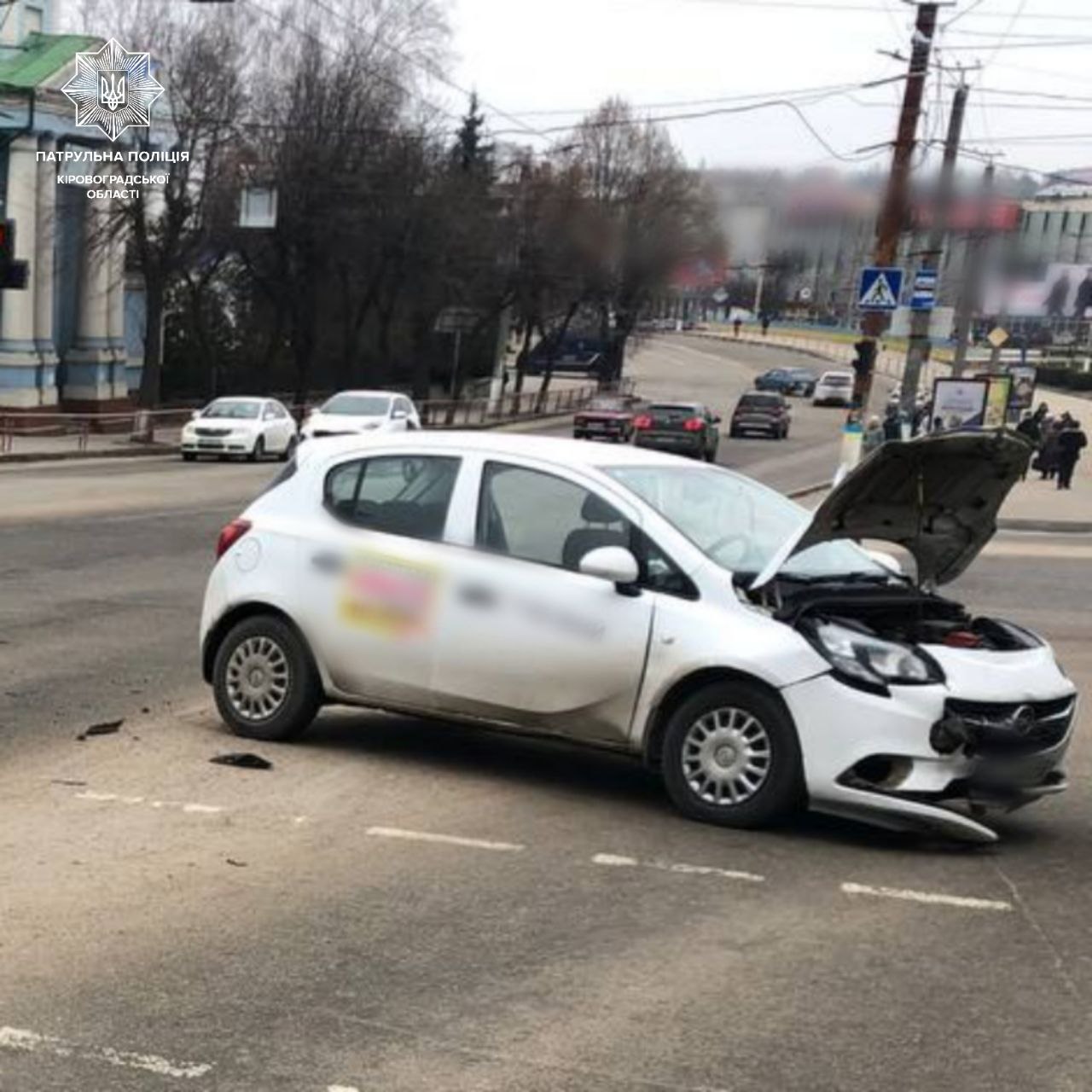 Водiйка автомобiля “Renault” зiткнулася з “Opel”