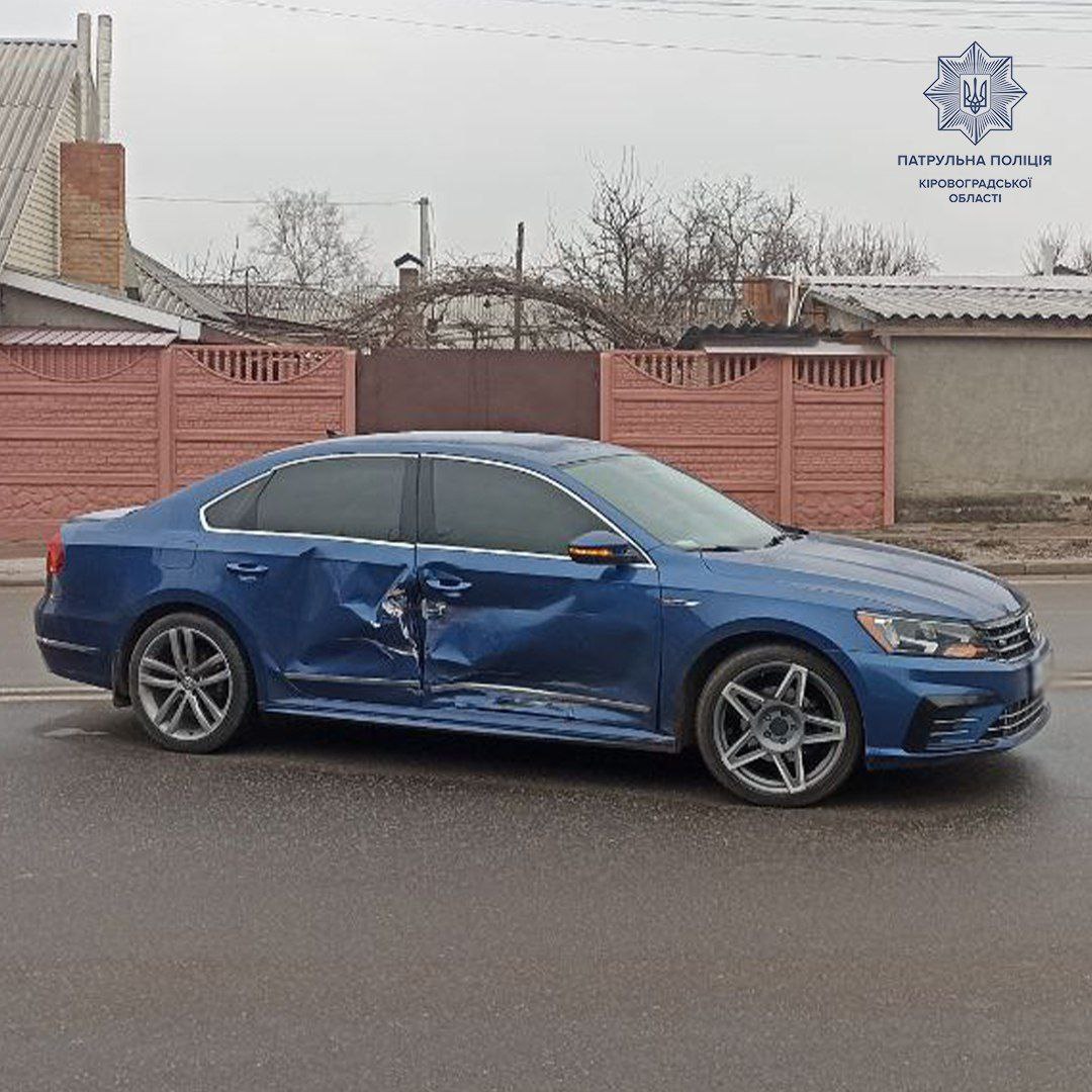 У Кропивницькому водій проігнорував дорожні знаки та скоїв ДТП