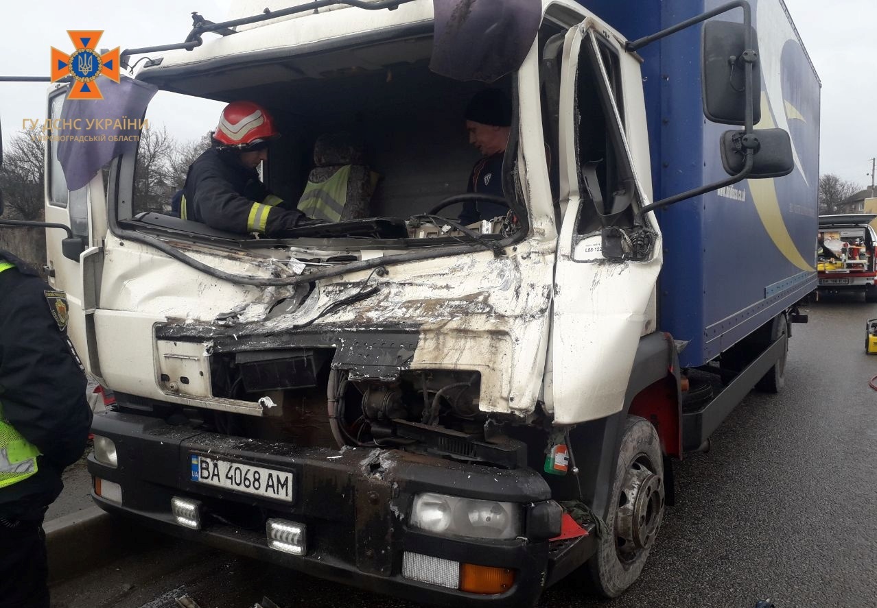 На Кіровоградщині у ДТП постраждав водій вантажівки
