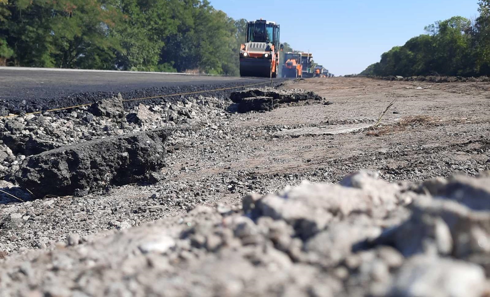 Підрядник з Кіровоградщини та його син “збагатилися” на ремонті доріг