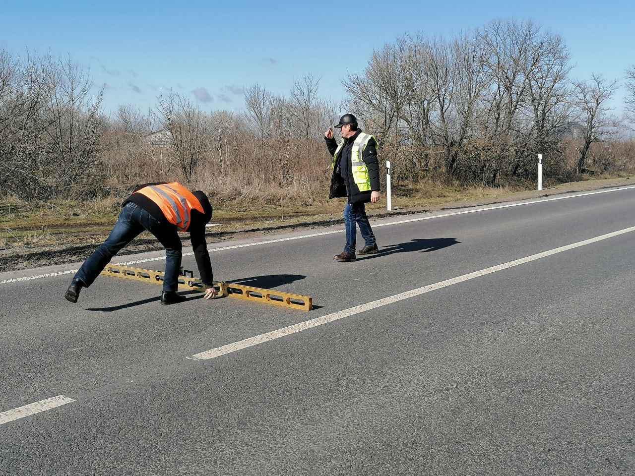 Дороги Кіровоградщини обстежує комісія з різних фахівців (ФОТО)
