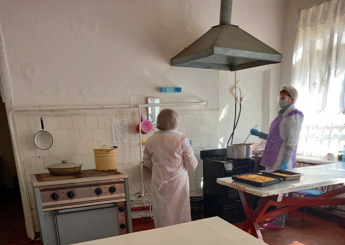 В шкiльних їдальнях Кiровоградщини провели перевiрки