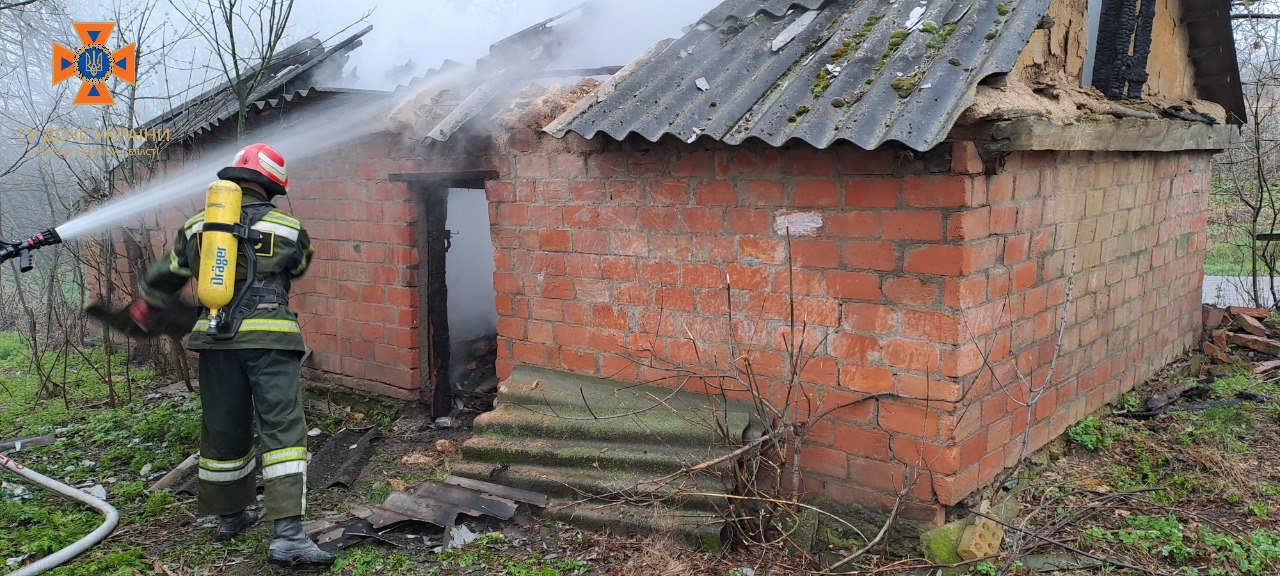 Рятувальники боролися з вогнем у Новоукраїнському районі