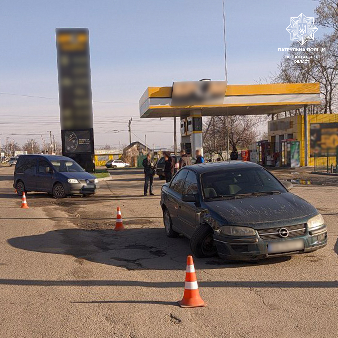 У Кропивницькому зiткнулися двi автiвки (ФОТО)