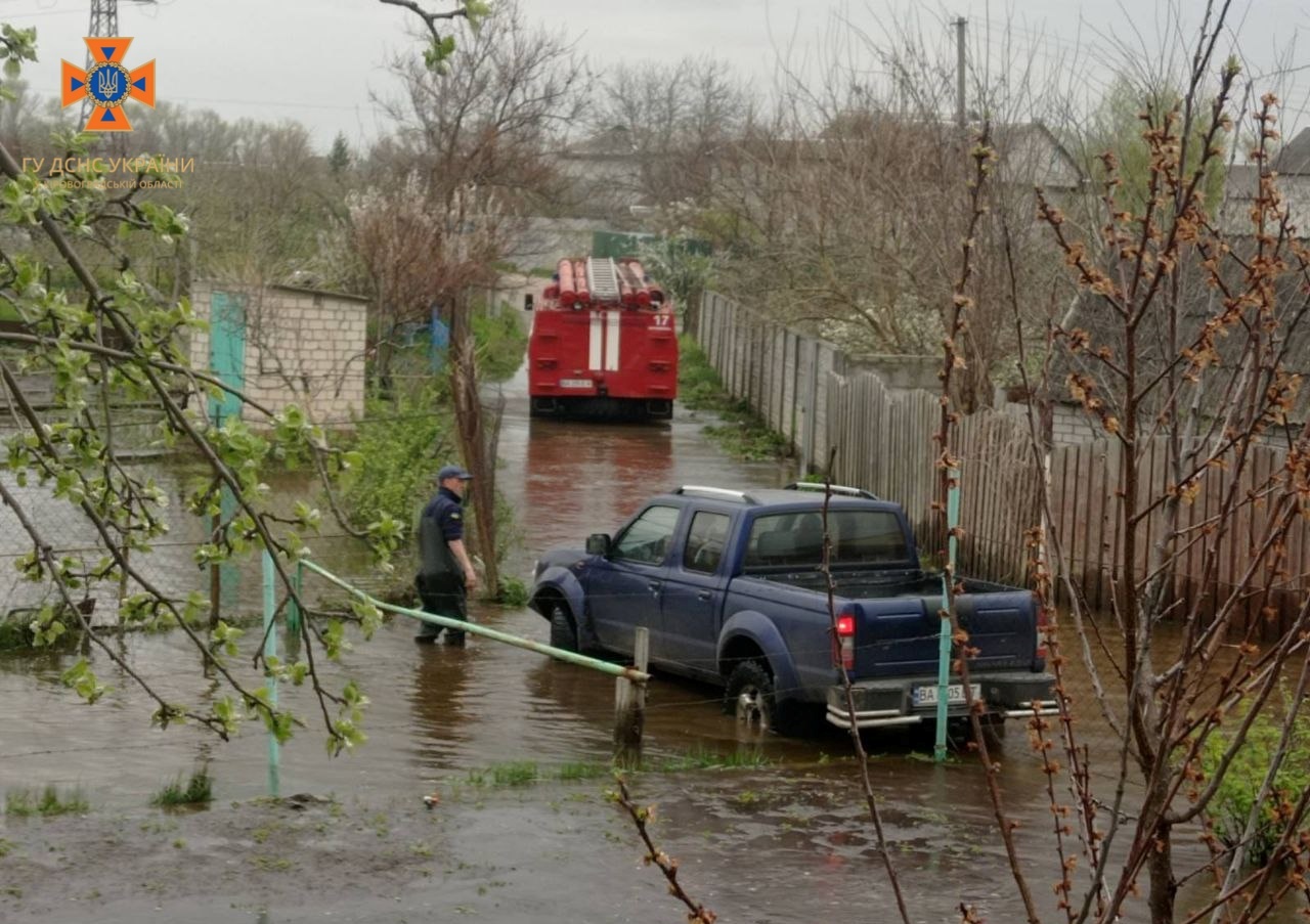 На Кіровоградщині врятували водіїв, які опинилися на складних ділянках доріг