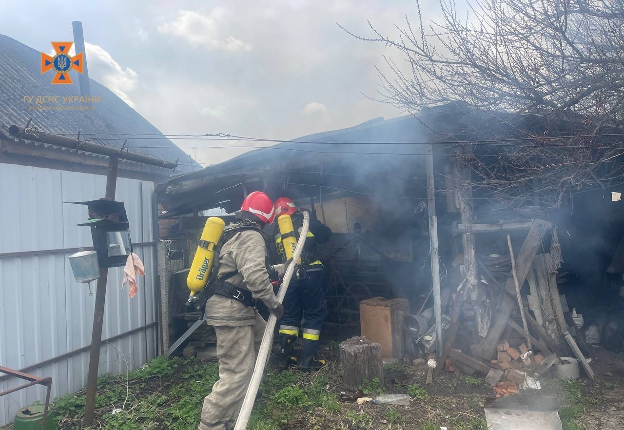 На Кіровоградщині горіли лазня та дрова
