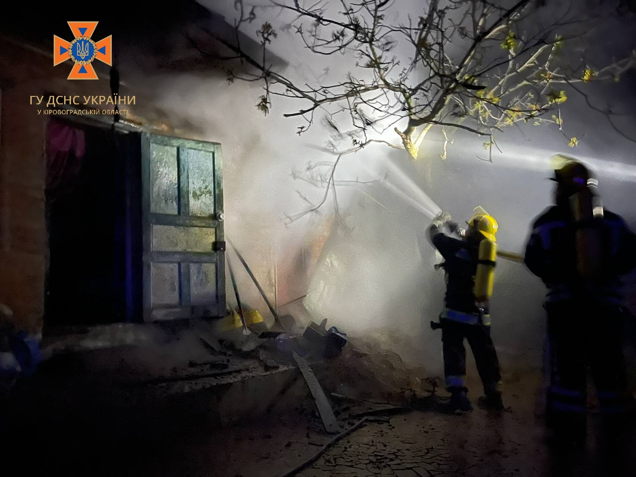 Двiчi вогнеборцi Кiровоградщини виїжджали на пожежi