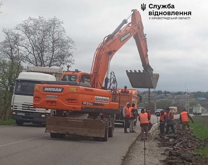 На Кіровоградщині відновили ремонтні роботи дороги М-30 (ФОТО)