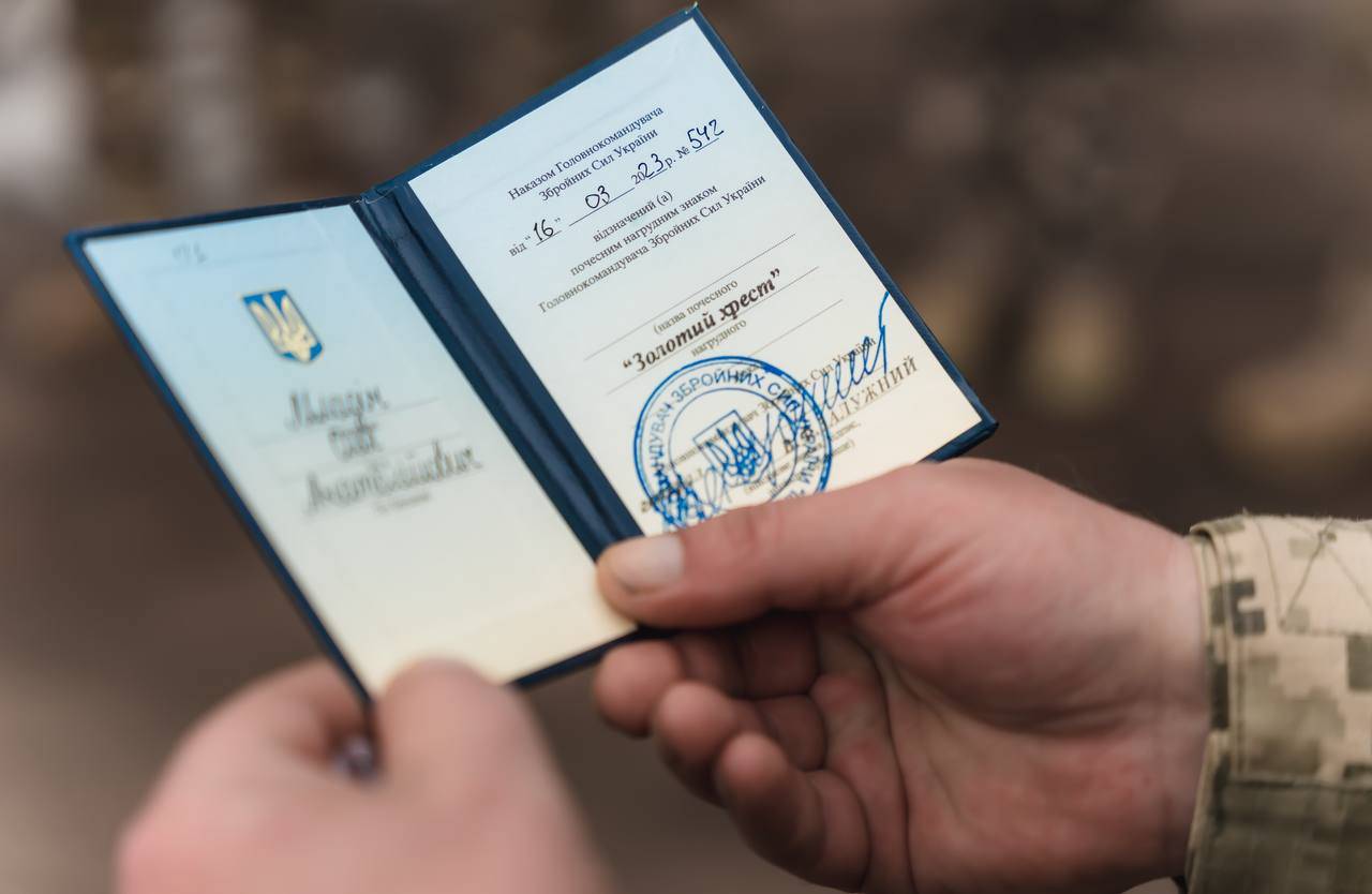 Захисник з Кіровоградщини отримав відзнаку Валерія Залужного