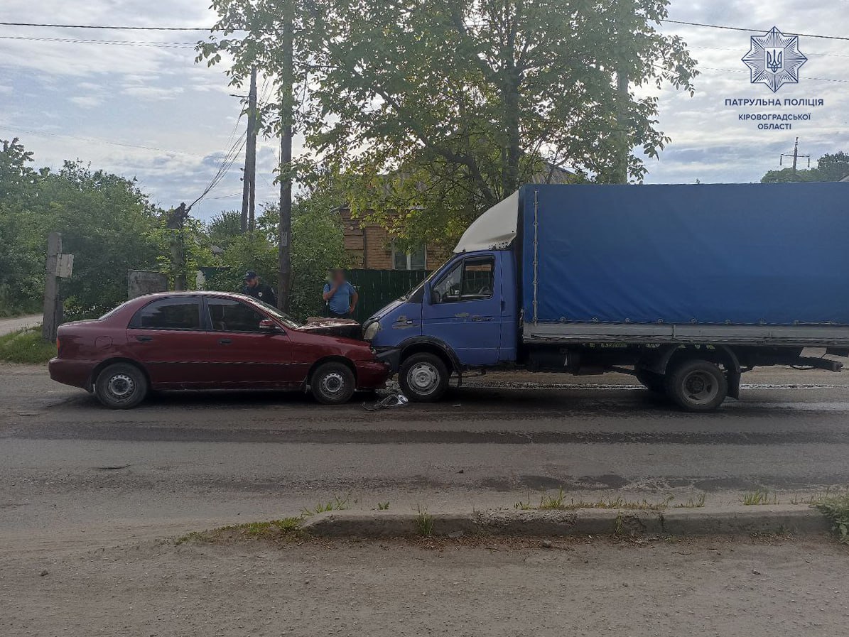 У Кропивницькому водій під наркотиками влетів у іншу автівку