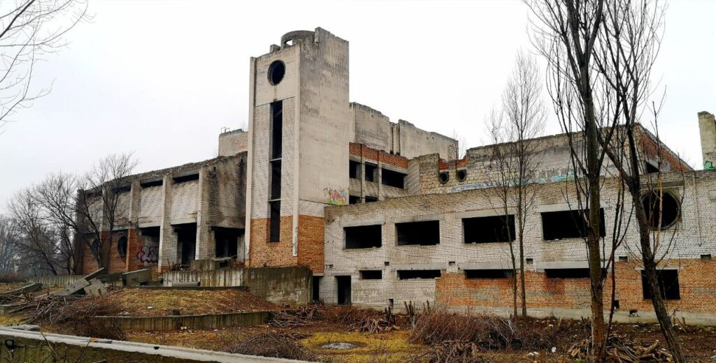 Фірма, що за “копійки” викупила ”Колізей”, хотіла за безцінь купити і землю під ним