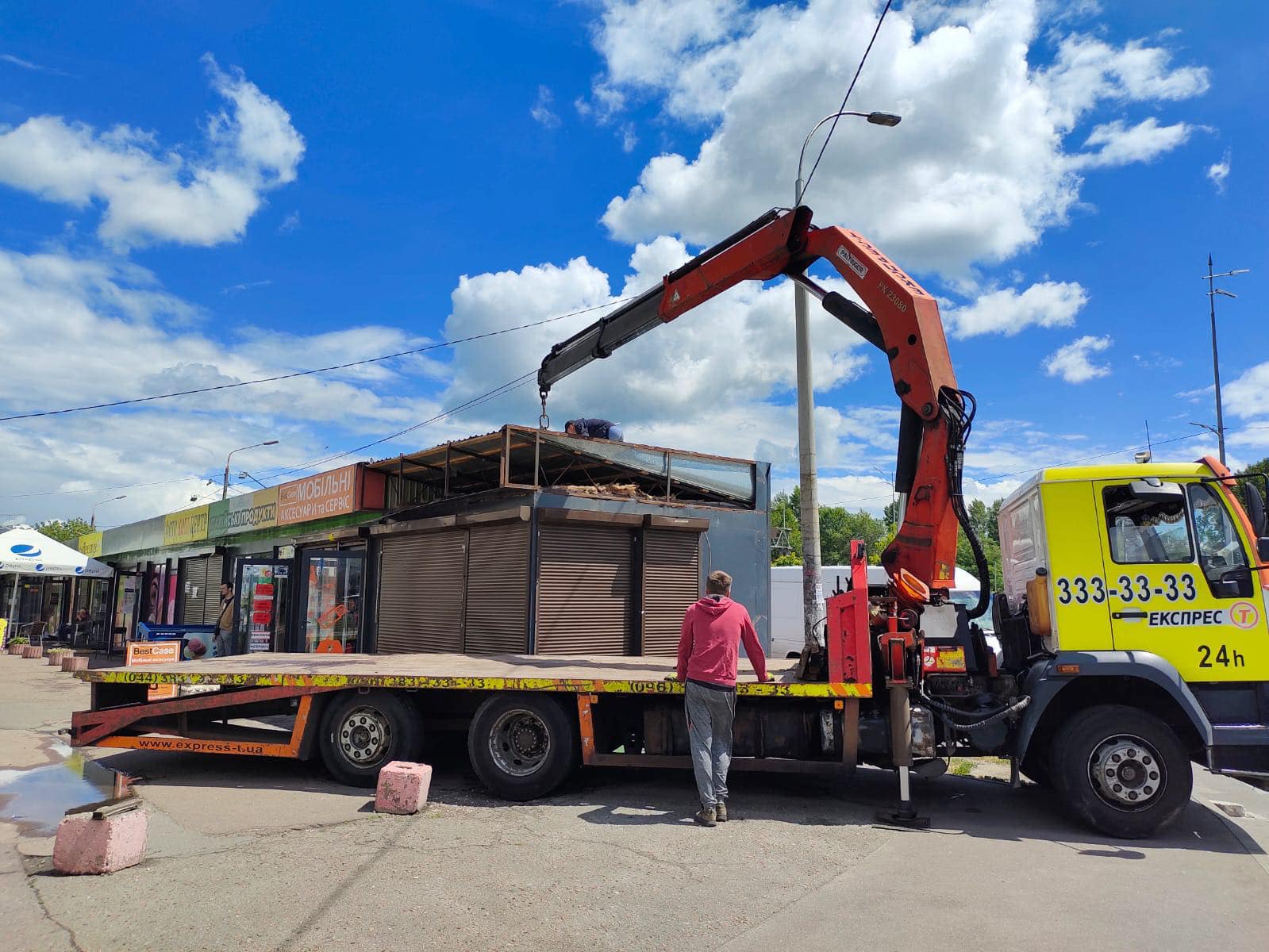 У Кропивницькому демонтують деякі МАФи