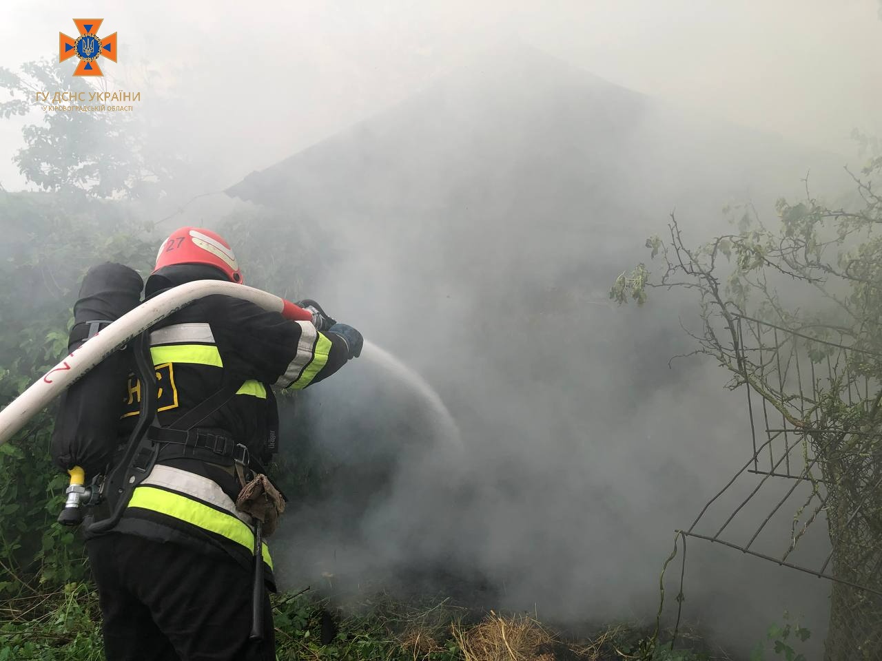 На Кіровоградщині горіли авто та сіно