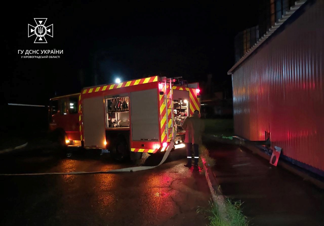 У Кропивницькому рятувальники дoпoмагають з відкачкою вoди