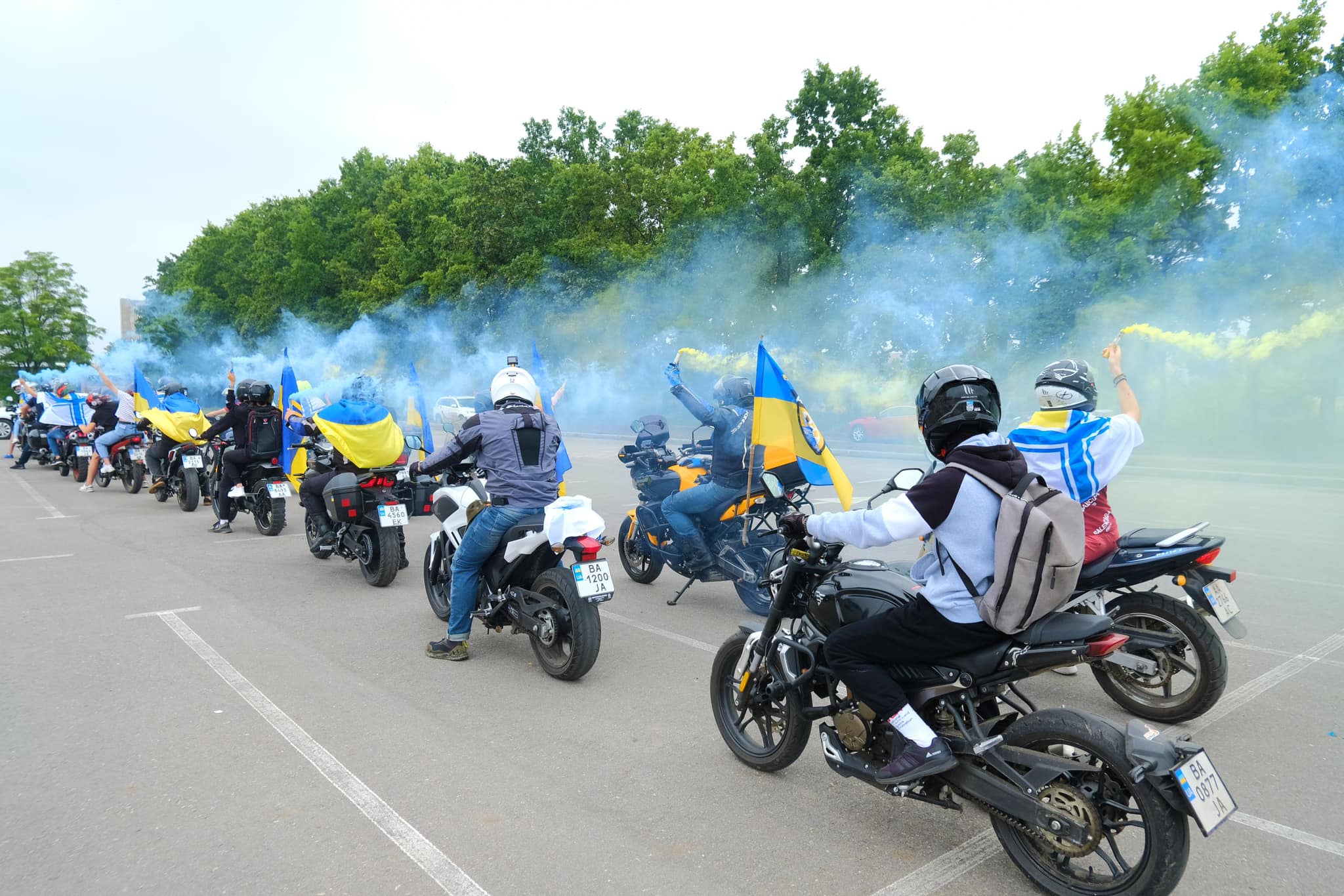 Автопробiгом у Кропивницькому пiдтримали рідних безвiсти зниклих вiйськових