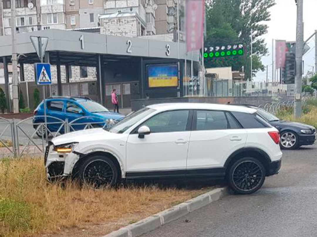 У Кропивницькому водійка хотіла проскочити перехрестя, але спричинила ДТП