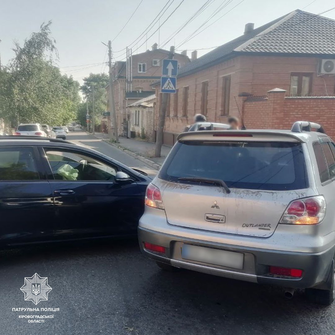 У Кропивницькому водій хотів проскочити перехрестя, але спричинив ДТП
