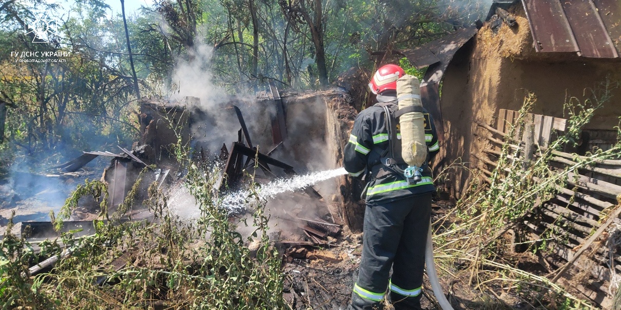 На Кіровоградщині горів будинок на шість господарів