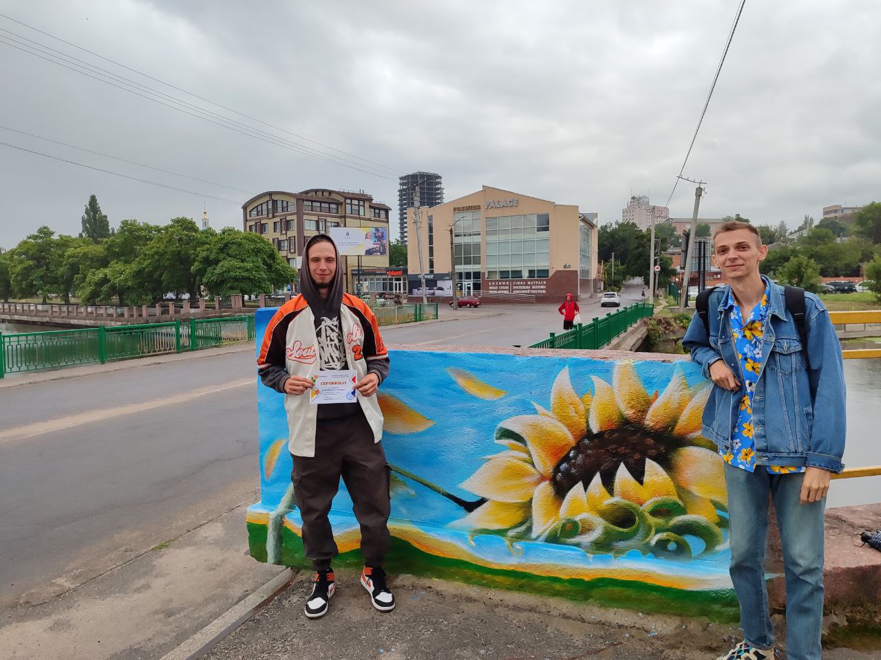 У центрi Кропивницького розфарбували мiст через Iнгул
