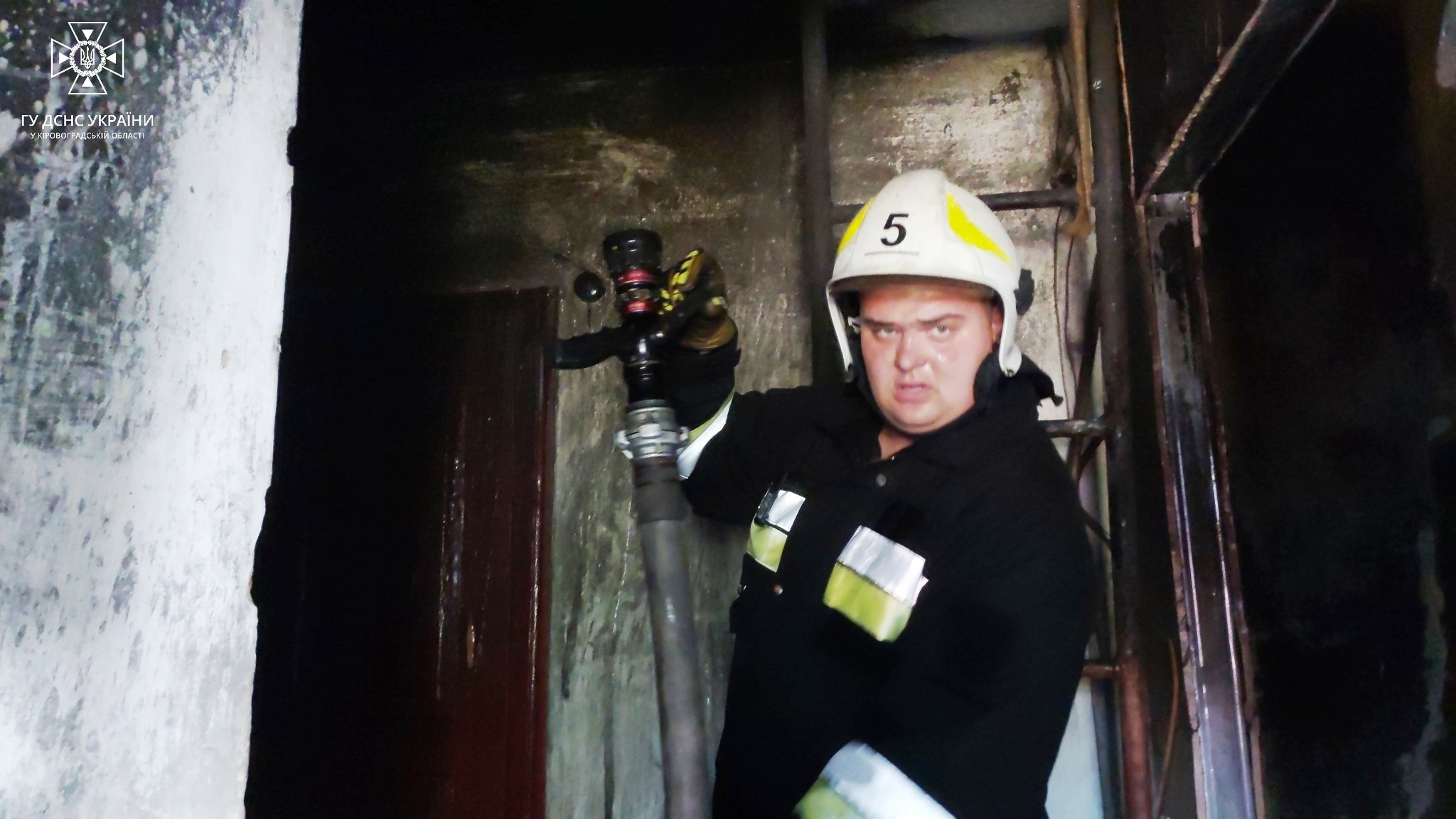 Меблi, технiку та сiнники рятували на Кiровоградщинi вiд вогню