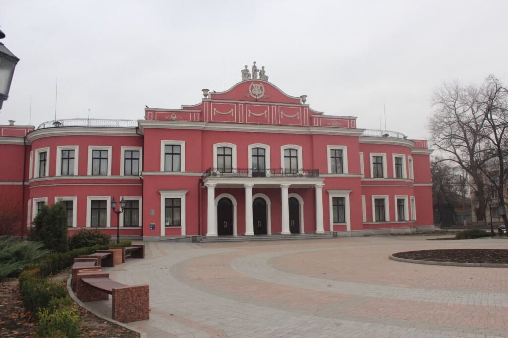 Кіровоградська обласна рада оголосила конкурс на посаду директора театру корифеїв