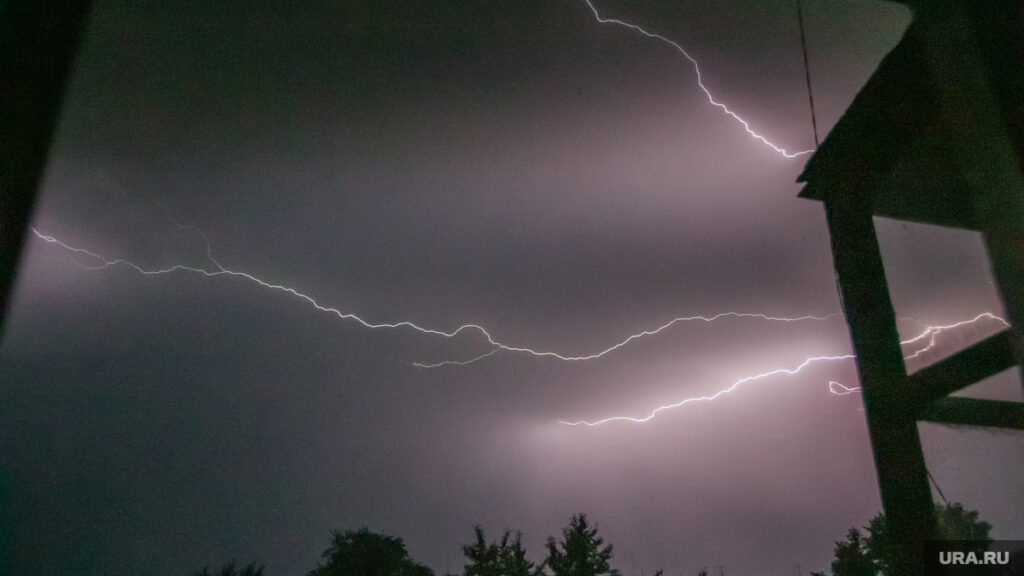Жителям Кіровоградщини завтра слід очікувати грозу