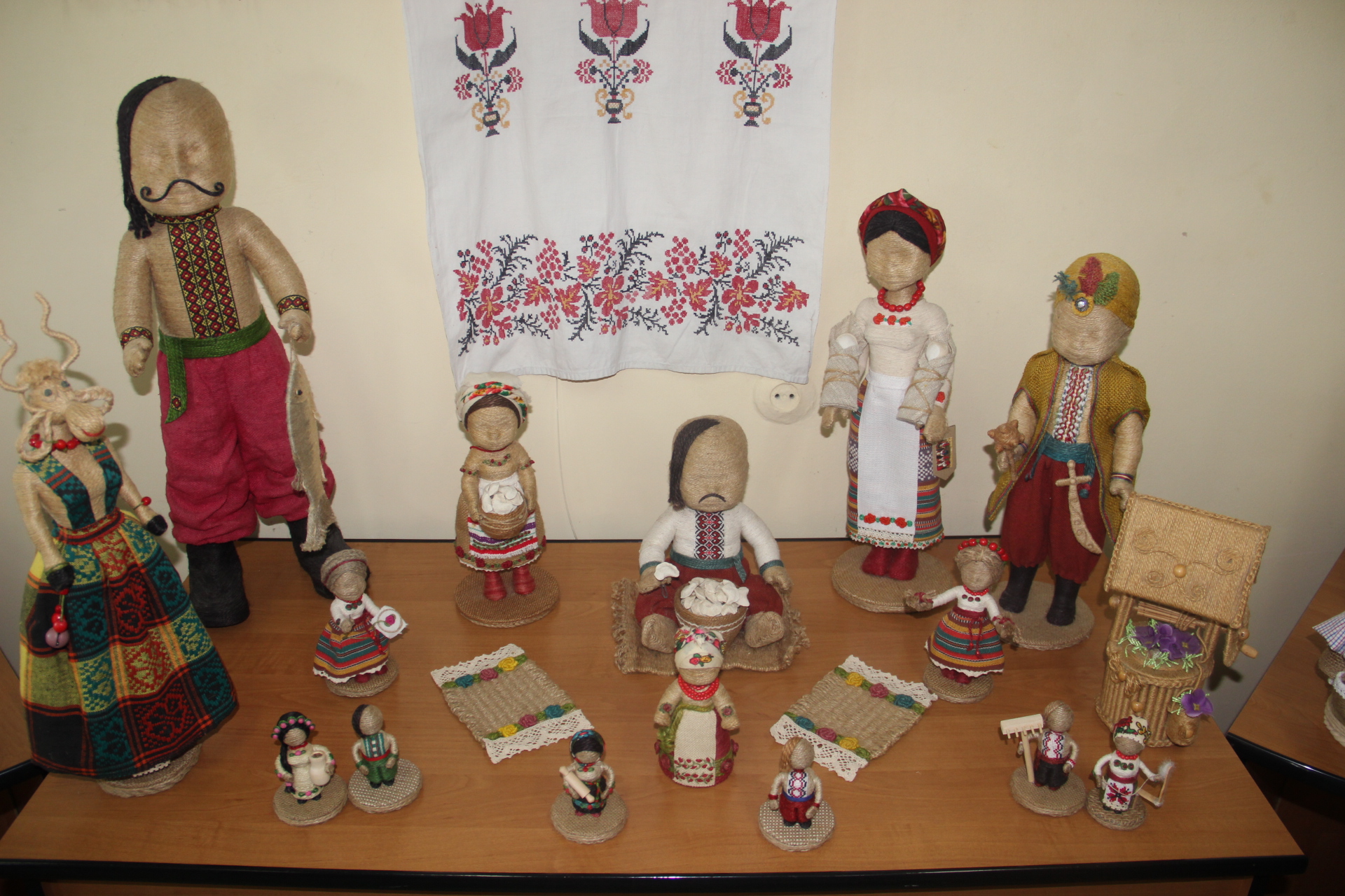 У Кропивницькому вiдкрилася виставка “Мотузяне диво”