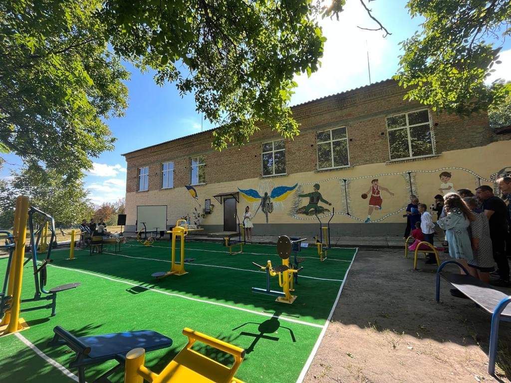 На Кіровоградщині у пам’ять про загиблого Захисника встановили спортивний майданчик