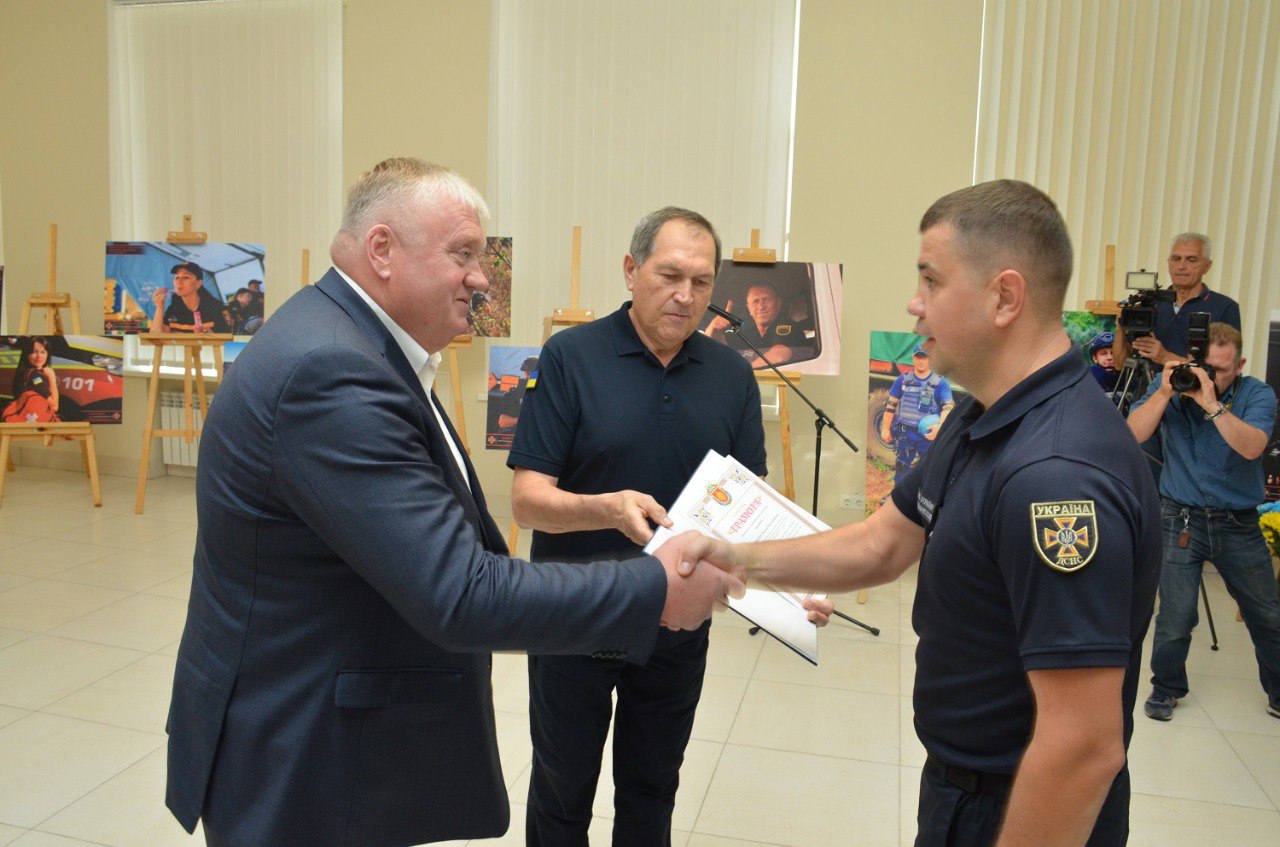 У Кропивницькому рятувальникам вручили обласнi вiдзнаки