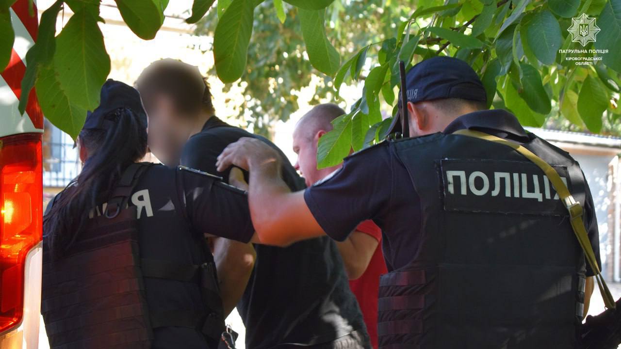 У Кропивницькому допомогли чоловiку, якому стало зле