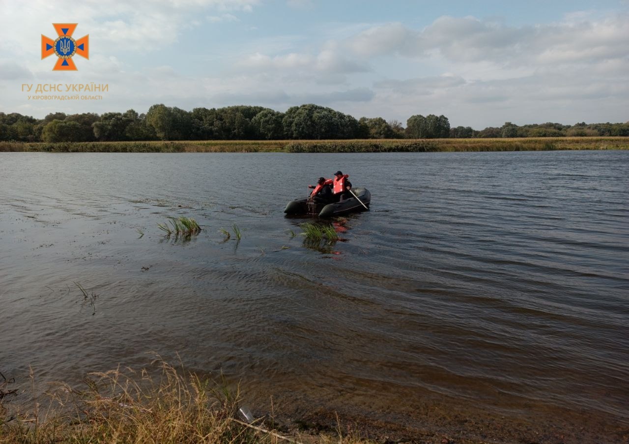 На Кiровоградщинi по речам на березi, знайшли тiло чоловiка