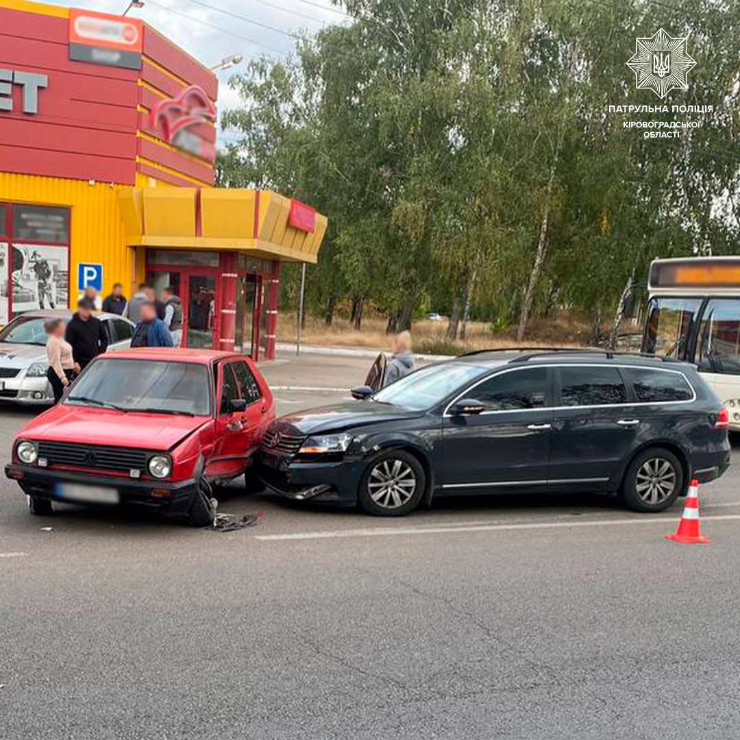 У Кропивницькому зiткнулися два Фольксвагени