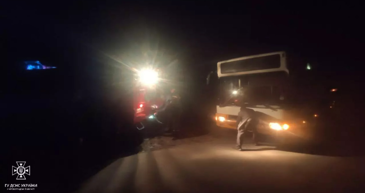 На Кіровоградщині автобус застряг посеред дороги