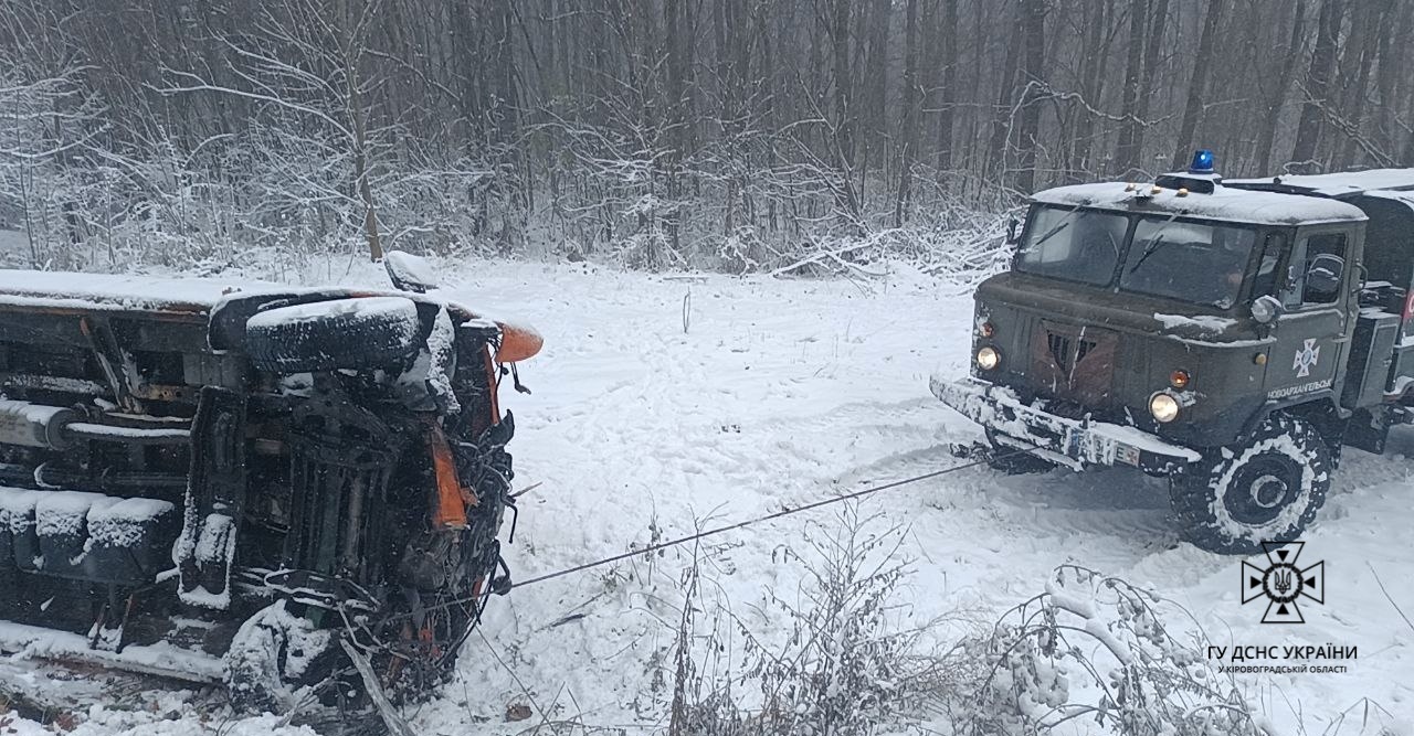 Через негоду на Кiровоградщинi перекидалися автiвки (ФОТО)