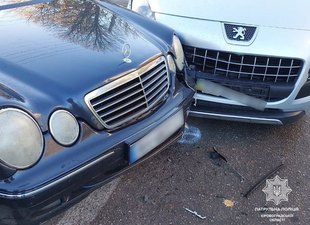 У Кропивницькому водій Mercedes-Benz спричинив ДТП