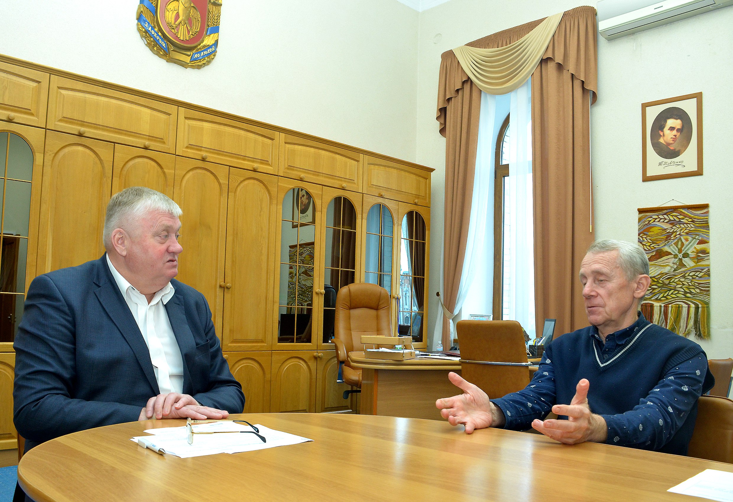 Волонтерський рух та матеріальна допомога: голова обласної ради провів особистий прийом громадян