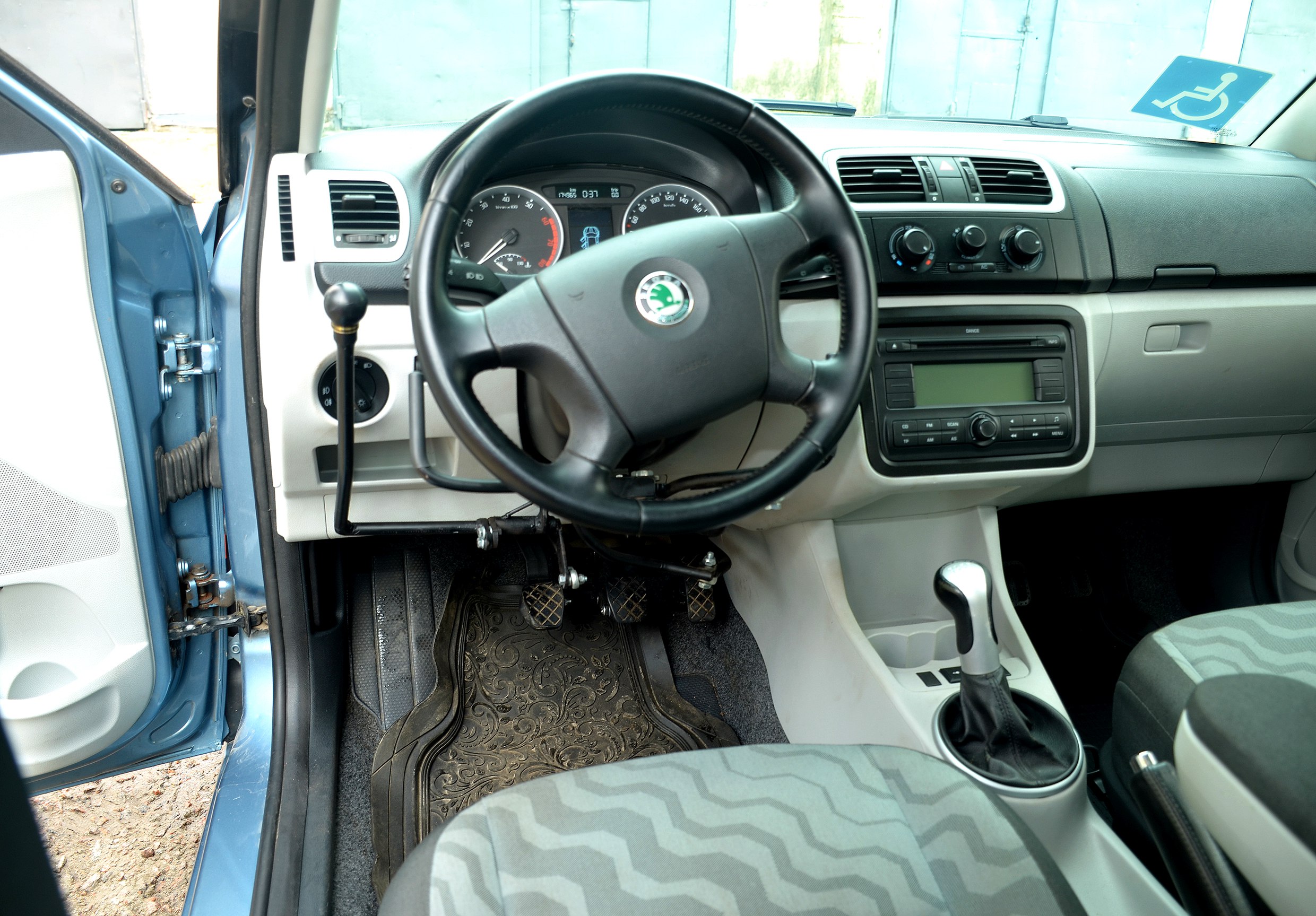 На Кiровоградщинi людей з iнвалiднiстю навчають водiнню автомобiля