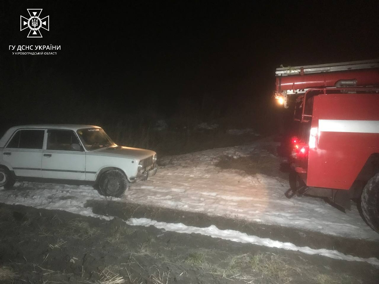 Рятувальники прийшли на допомогу водіям, що застрягли на дорогах Кіровоградщини
