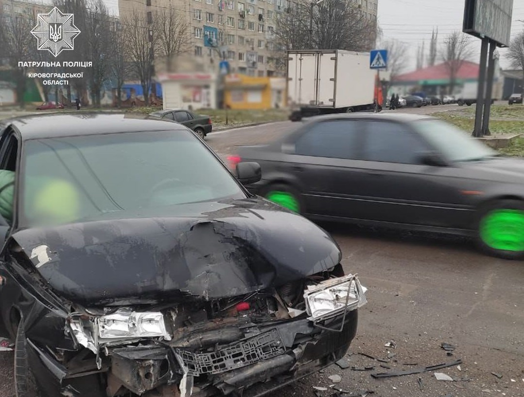 У Кропивницькому водій ВАЗу спричинив аварію