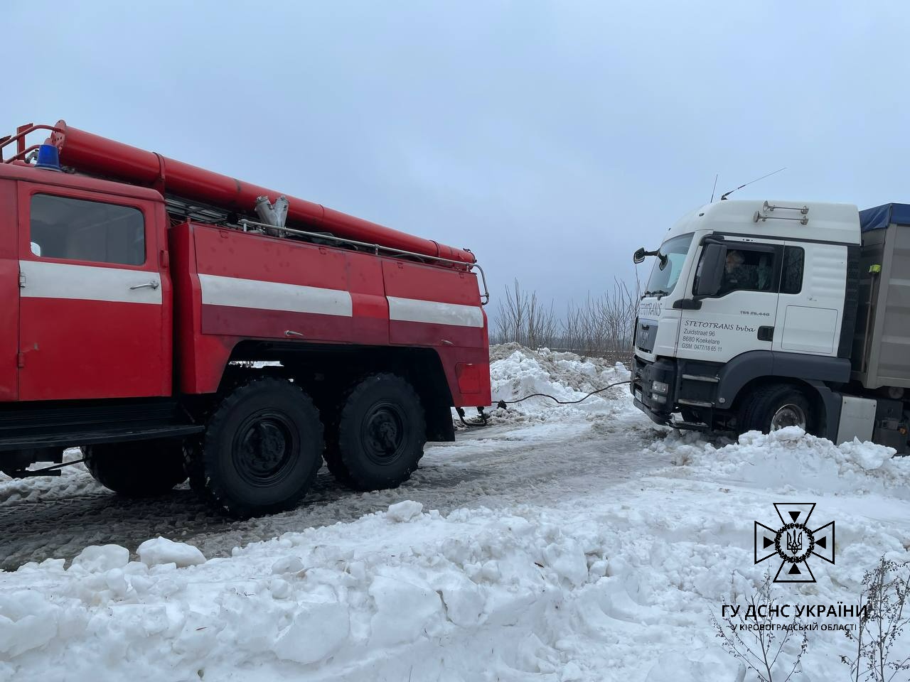 На Кіровоградщині рятувальники допомогли водіям подолати складні ділянки доріг