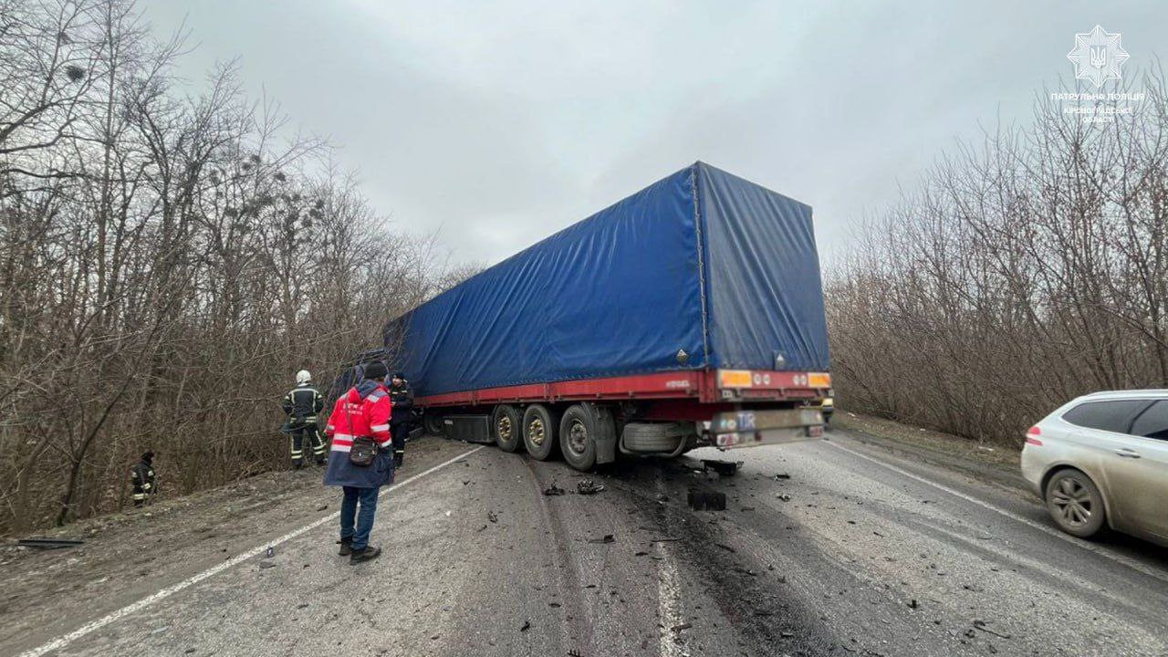 Водіїв Кіровоградщини попередили про ускладнений рух на одній з трас