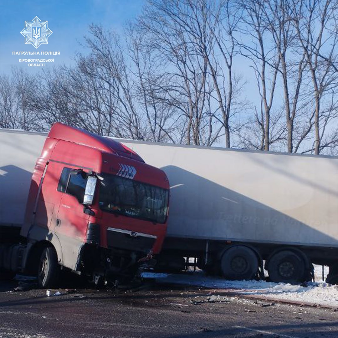 Через ДТП на одній з трас Кіровоградщини наразі ускладнений рух