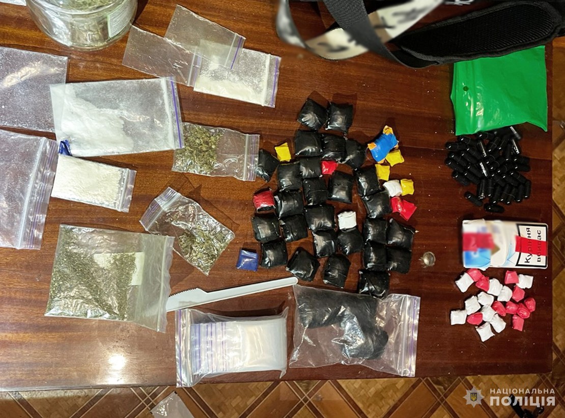 У Кропивницькому затримали злодіїв, які торгували наркотиками через Телеграм