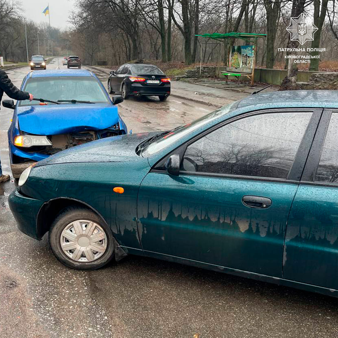 У Кропивницькому водій не поступився дорогою іншому авто