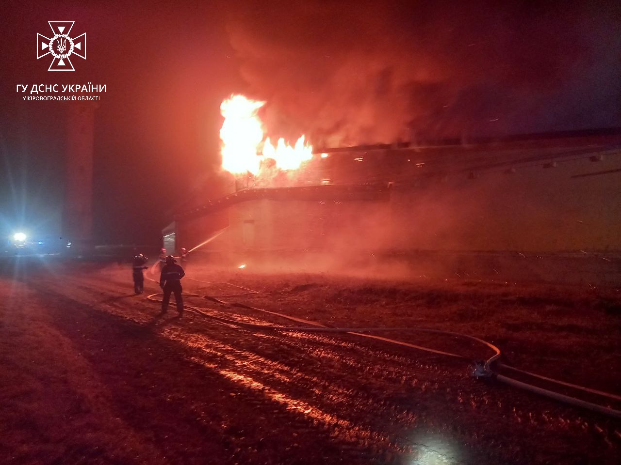 На Кіровоградщині загорілося складське приміщення